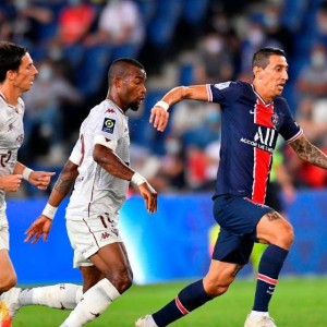  巴黎圣日耳曼轮换阵容客场轻取十人应战的对手