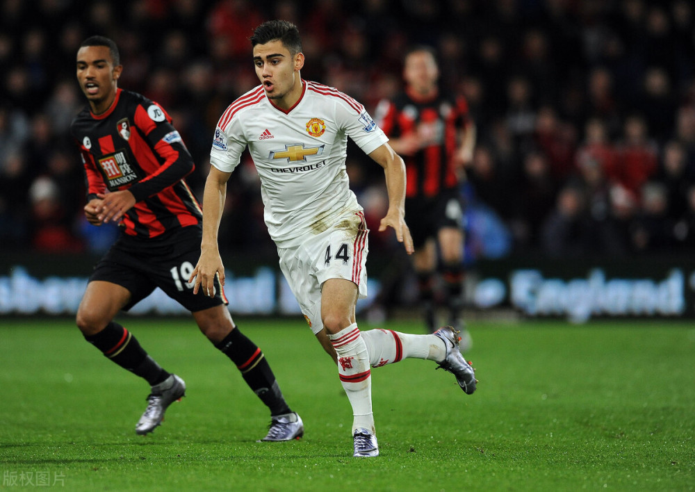  哈兰德戴帽创纪录，曼城五球横扫伯恩茅斯  