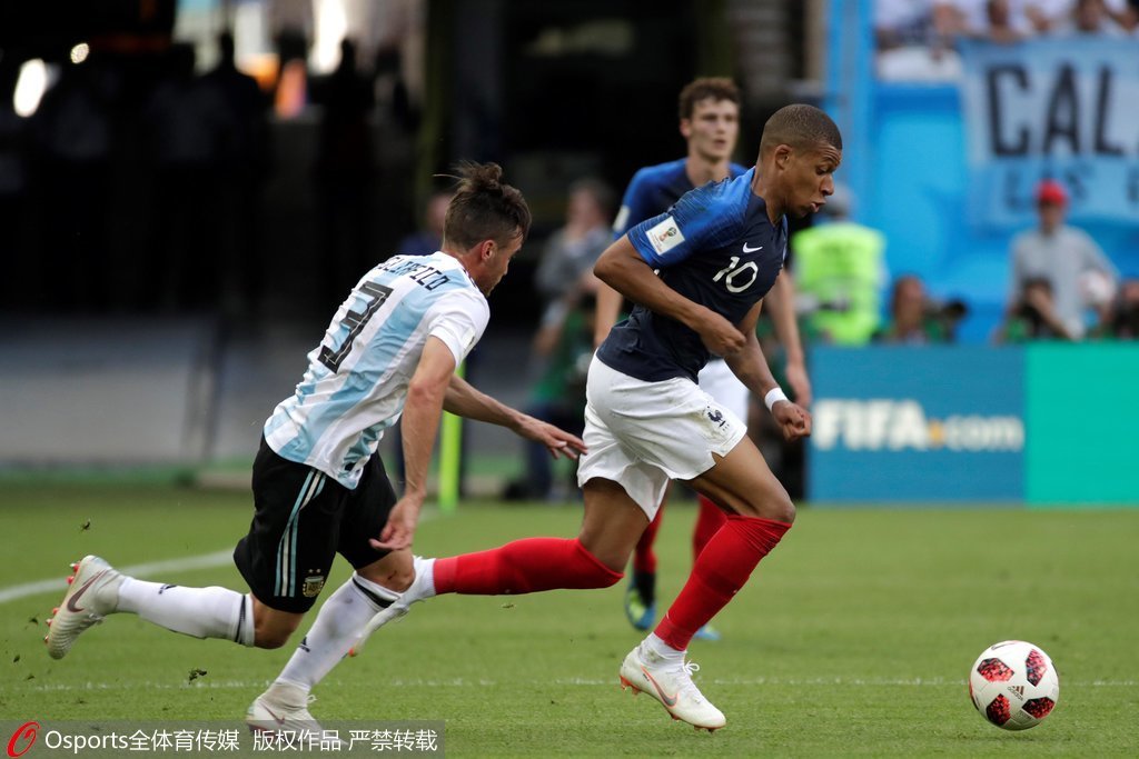  斯图加特年轻前锋梅开二度助球队脱离降级区