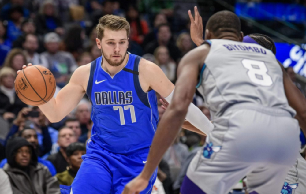  东契奇三双助力独行侠逆转鹈鹕取胜